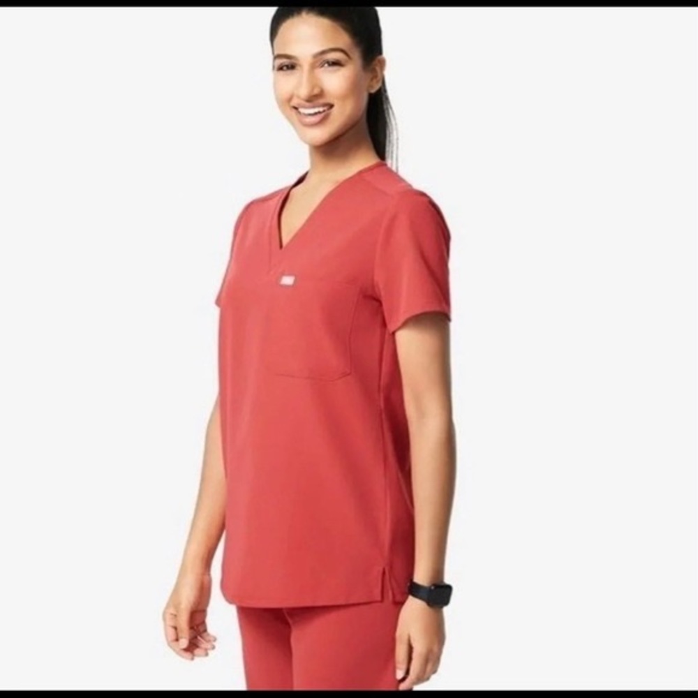 Figs Catarina scrub top in Clay